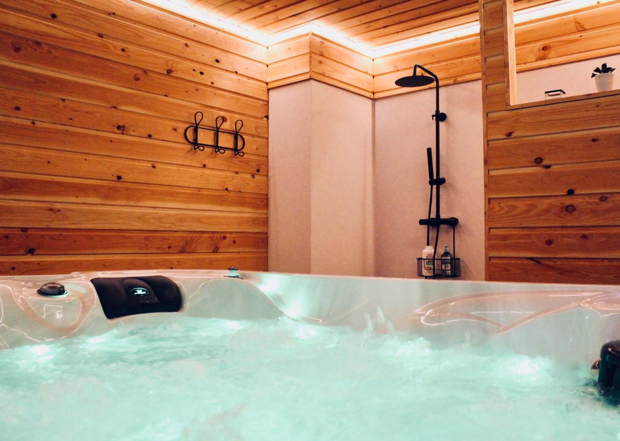 Appartamento Duplex Acces Jacuzzi Illimite Z Villedieu-les-Poëles Esterno foto